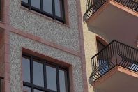 Infografía rehabilitación fachada en piedra y gresite